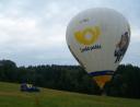 13 - balón po hodině přistál v obvodu pošty Lipno, kam si pro ně dojel poštovní vůz - 